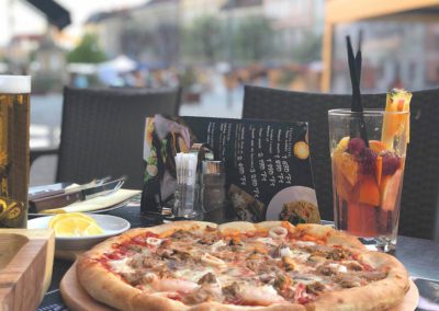 Komló pizza révületében